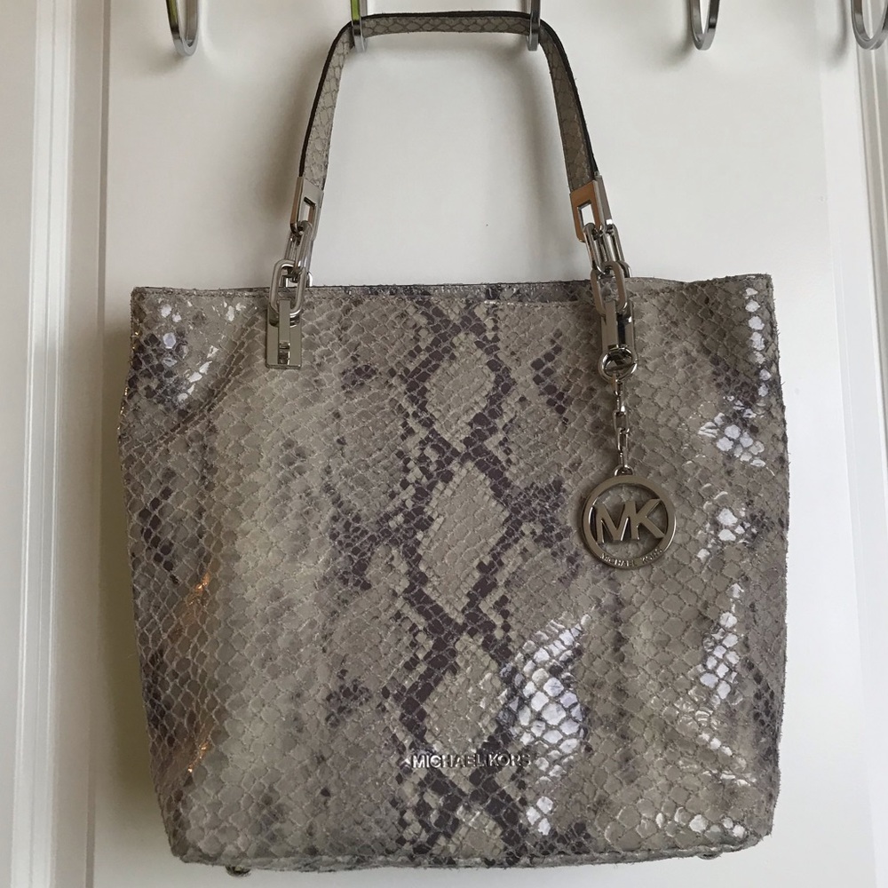 🌟🌟Authentic Michael Kors Purse🌟🌟